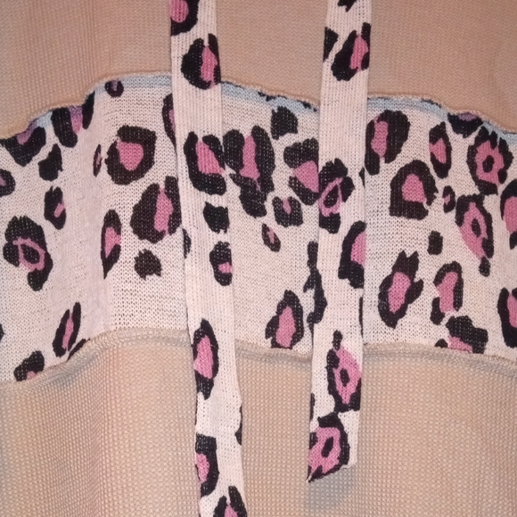 Hopely Leopard Top - Picture 4 of 4